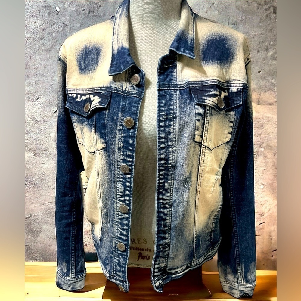 VINTAGE WASHED COPPER RIVET 
DISTRESSED DENIM
JACKET SIZE S